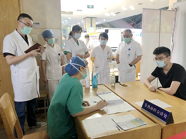 门诊部应急演练.jpg 门诊部应急演练.jpg