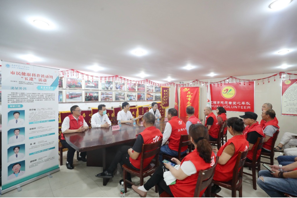 致敬城市行者!黄金城
泌尿外科走进爱心车队义诊受欢迎.jpg 致敬城市行者!黄金城
泌尿外科走进爱心车队义诊受欢迎.jpg